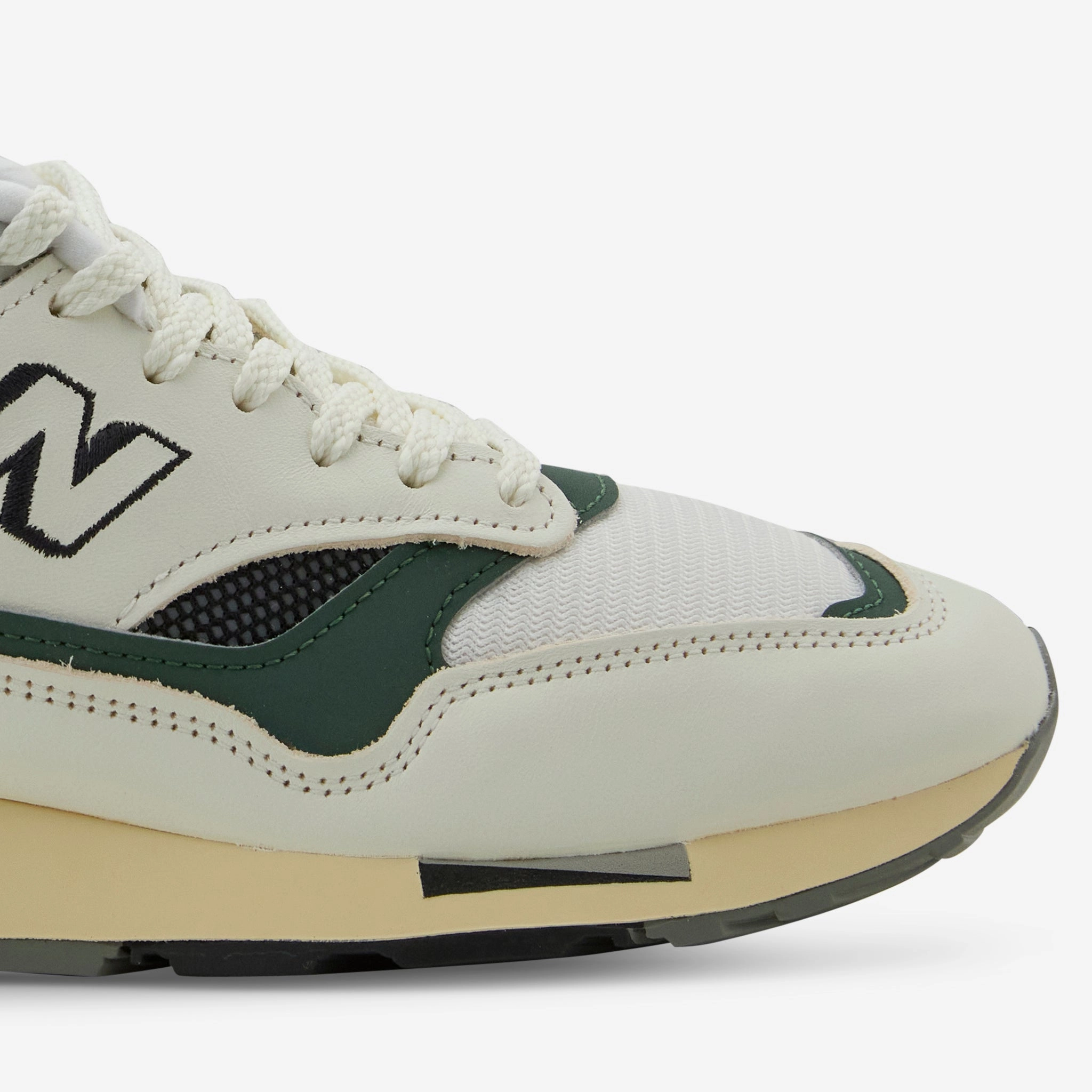 Made in UK 1500 Antique White | Cilantro | Black