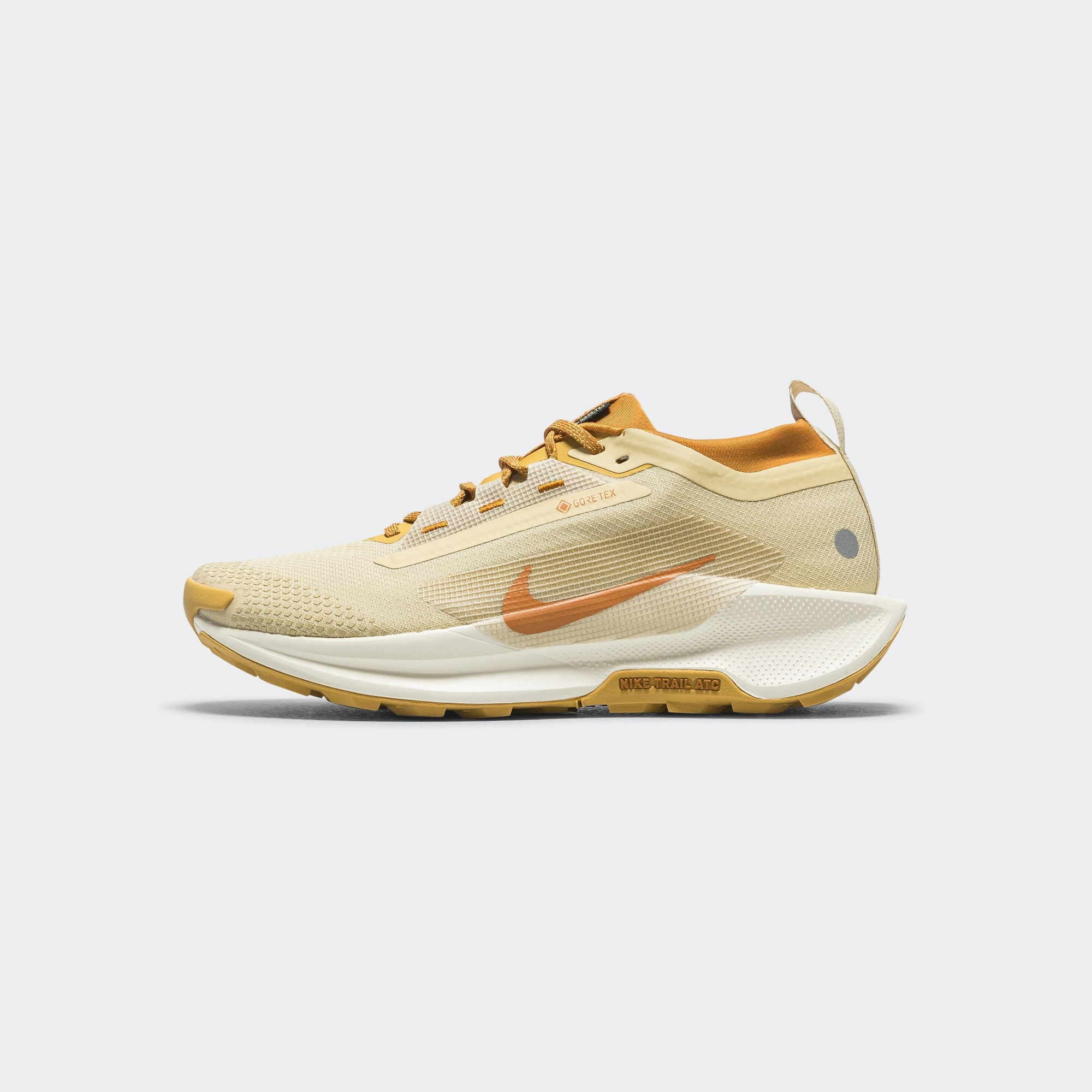 React Pegasus Trail 5 GTX - Team Gold/Desert Ochre-Wheat Gold